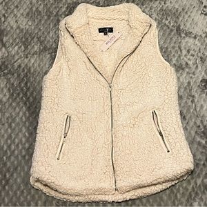 NWT Love Tree White Sherpa Vest!